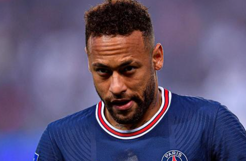 一名年轻守 一名年轻守